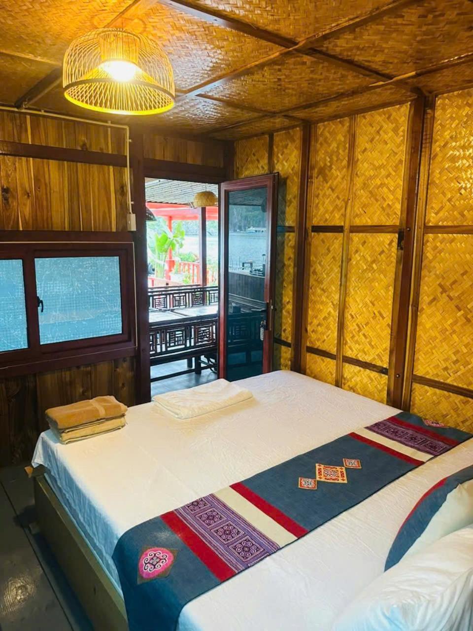 Eco Floating Cai Beo Farm stay Cat Ba Island