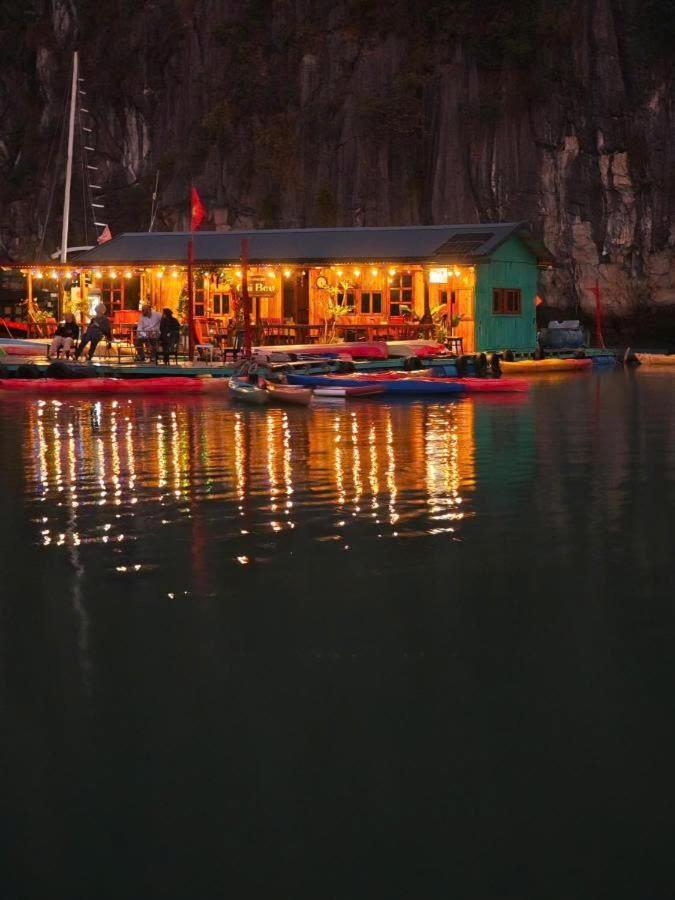Eco Floating Cai Beo Cat Ba Island
